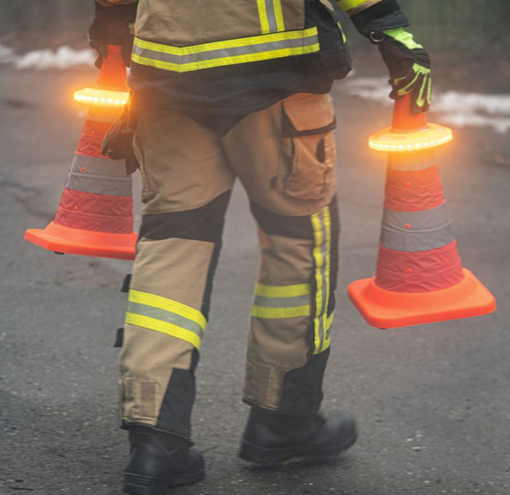 Dönges LED-360° Signalleuchten-Set für Verkehrsleitkegel im Koffer, Feuerwehr, Rettungsdienst, THW - GS Brandschutz